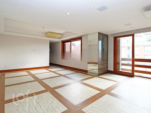 Apartamento com 170m², 3 dormitórios, 1 suíte, 2 vagas, Independência em Porto Alegre