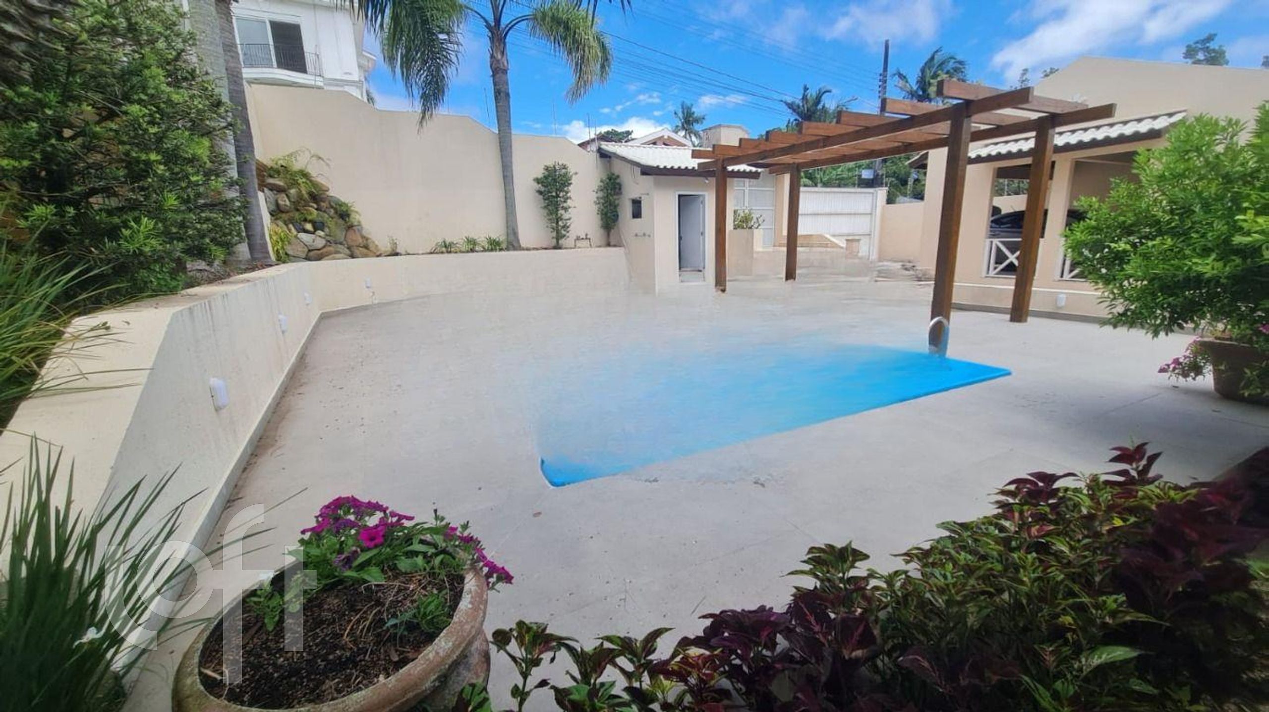 Casa à venda em Centro com 317 m², 4 quartos, 2 suítes, 4 vagas