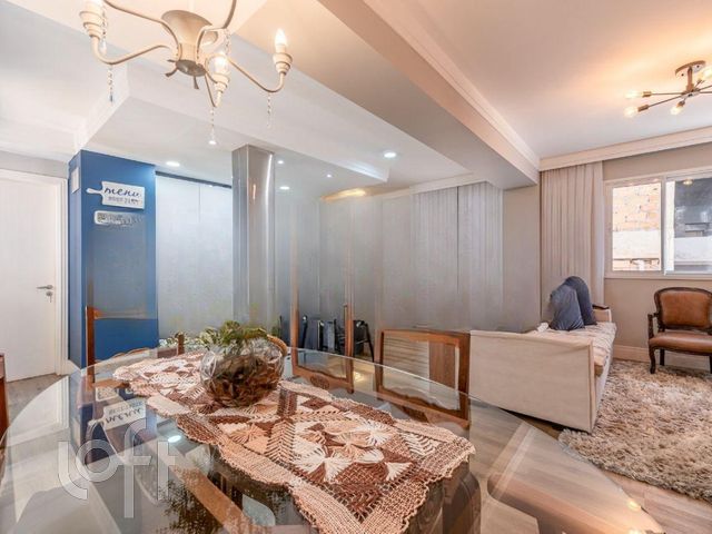 Apartamento com 84m², 2 dormitórios, 1 suíte, 2 vagas, Rio Branco em Porto Alegre