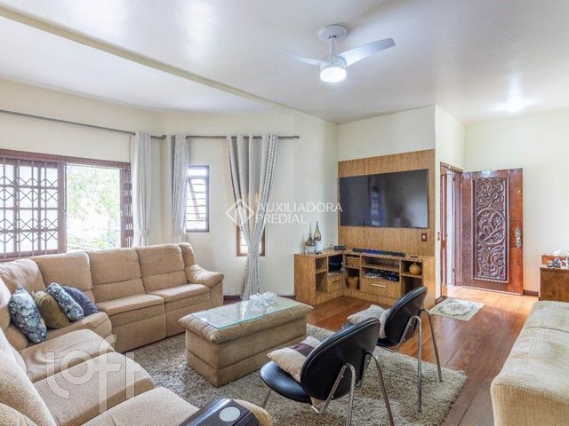 Casa com 432m², 6 dormitórios, 2 suítes, 5 vagas, Cristo Redentor em Porto Alegre