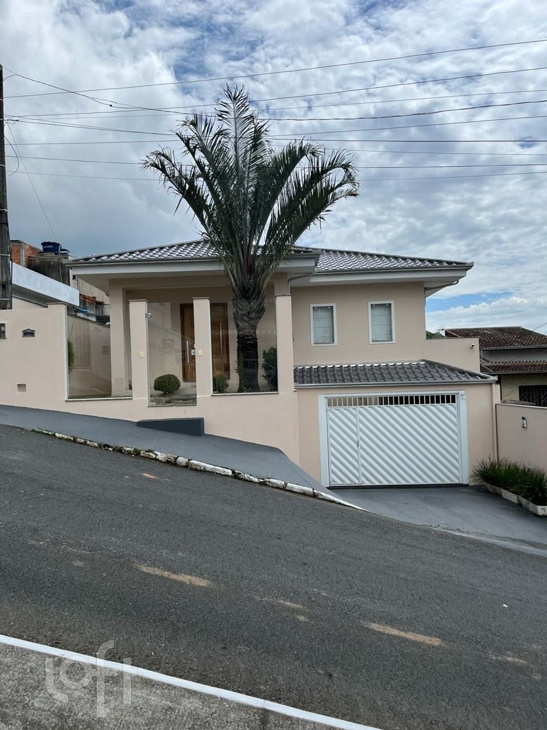 Casa à venda em Nações com 263 m², 3 quartos, 1 suíte, 4 vagas