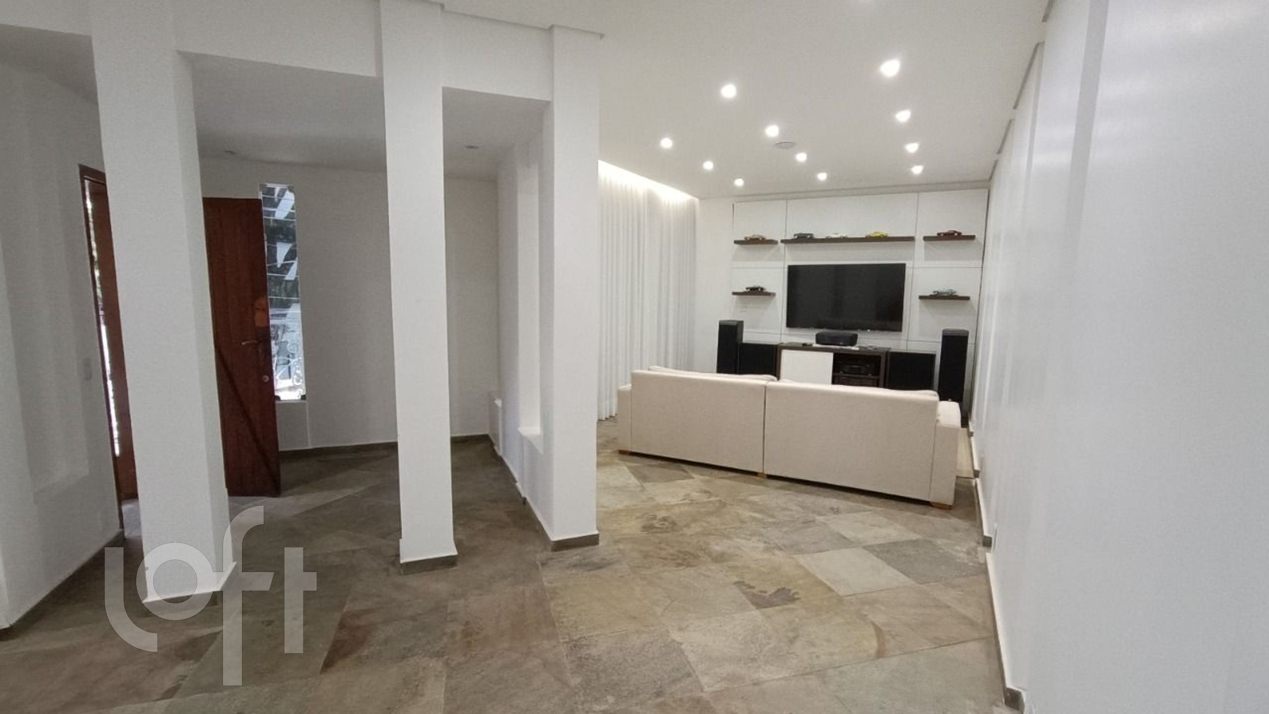 Casa à venda com 6 quartos, 390m² - Foto 2