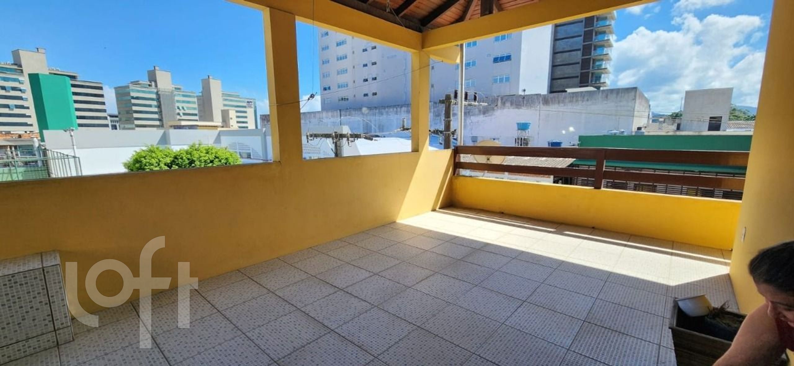 Casa Residencial com 360m², 3 quartos, 1 suíte, no bairro Agronômica em Florianópolis