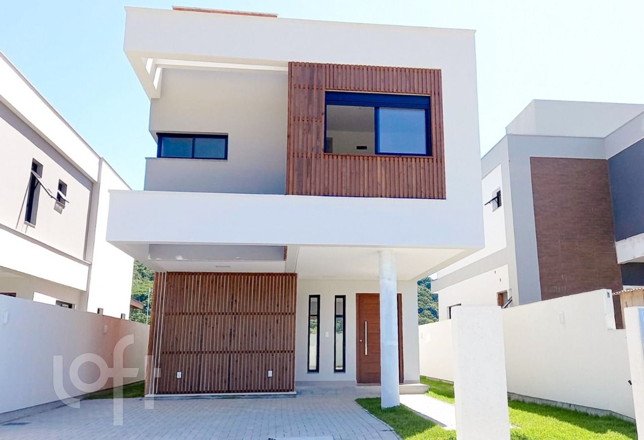 Casa Residencial com 170m², 3 quartos, 1 suíte, 2 garagens, no bairro Rio tavares central em Florianópolis