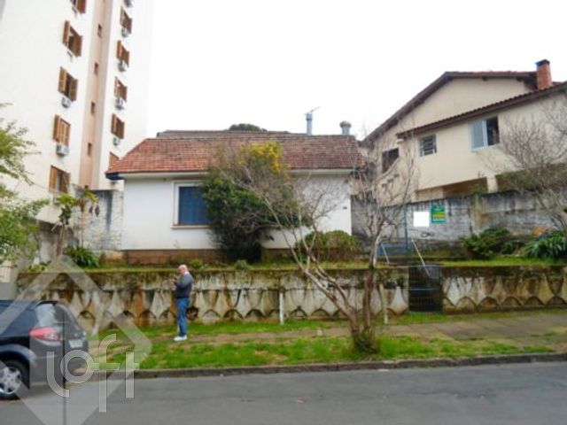 Casa com 279m², 2 dormitórios, 1 suíte, Petrópolis em Porto Alegre