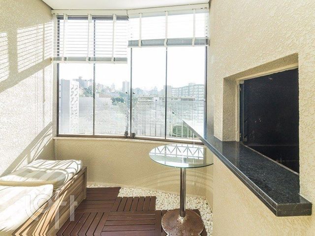 Apartamento com 69m², 2 dormitórios, 1 suíte, 1 vaga, Jardim Botânico em Porto Alegre