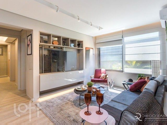 Apartamento com 82m², 3 dormitórios, 1 suíte, 2 vagas, Vila Ipiranga em Porto Alegre