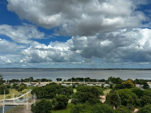 Apartamento com 90m², 3 dormitórios, 1 suíte, 1 vaga, Praia de Belas em Porto Alegre