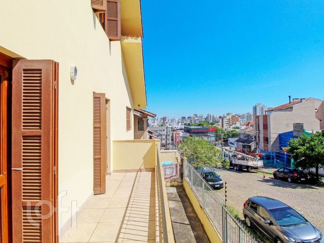 Casa com 275m², 6 dormitórios, 4 vagas, Jardim Botânico em Porto Alegre