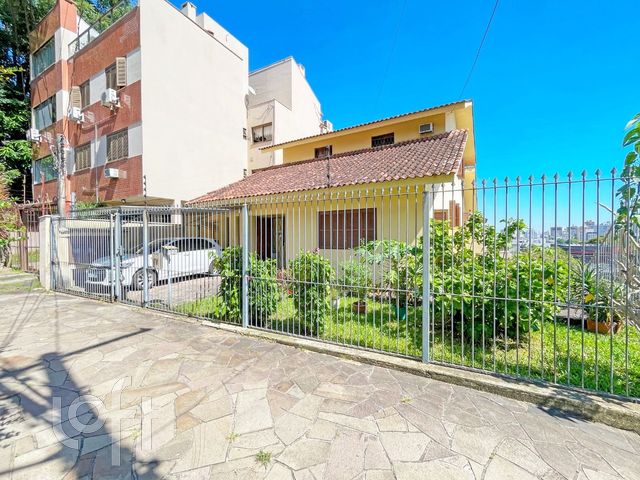 Casa com 275m², 6 dormitórios, 4 vagas, Jardim Botânico em Porto Alegre