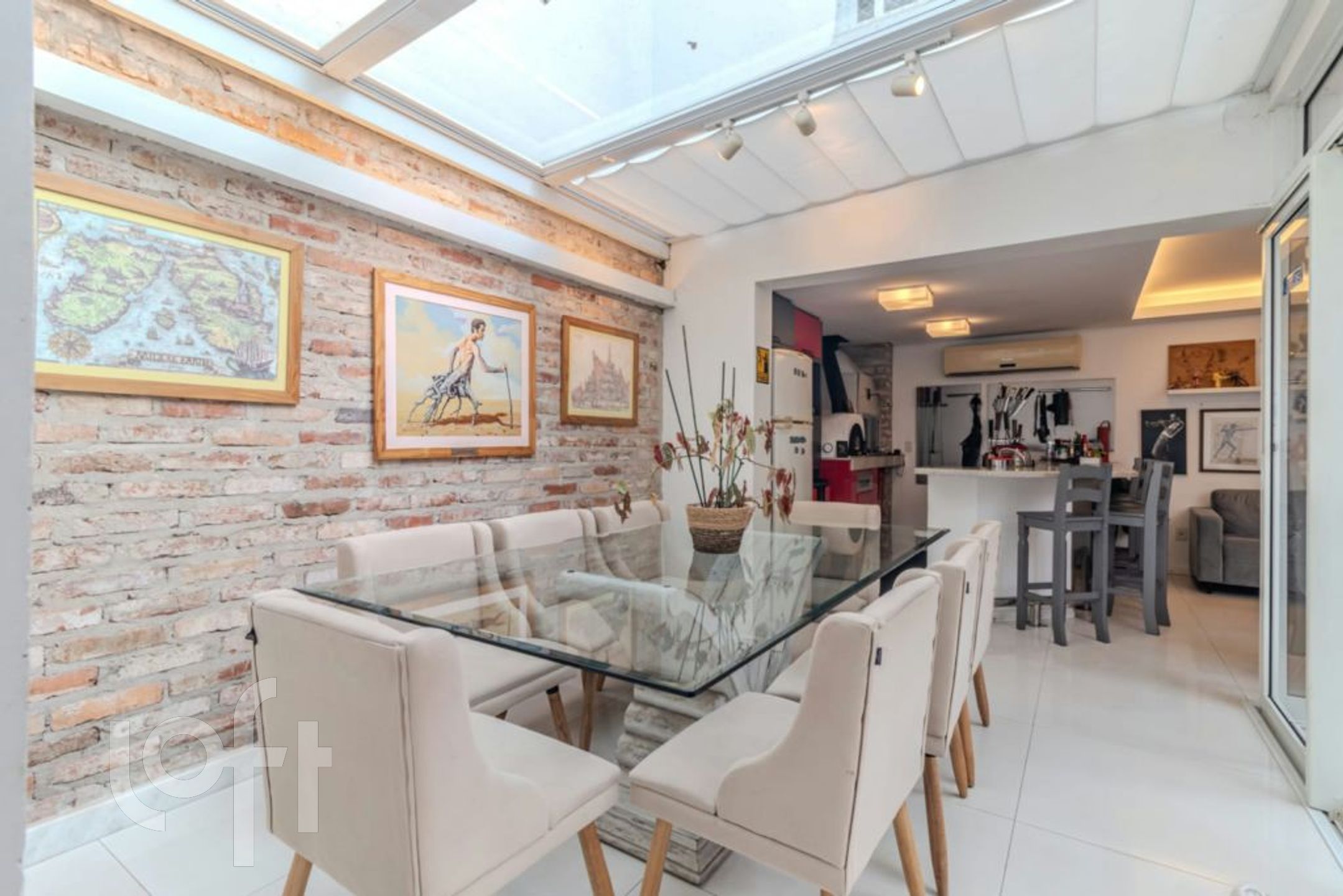 Casa com 357m², 5 dormitórios, 2 suítes, 2 vagas, Rio Branco em Porto Alegre