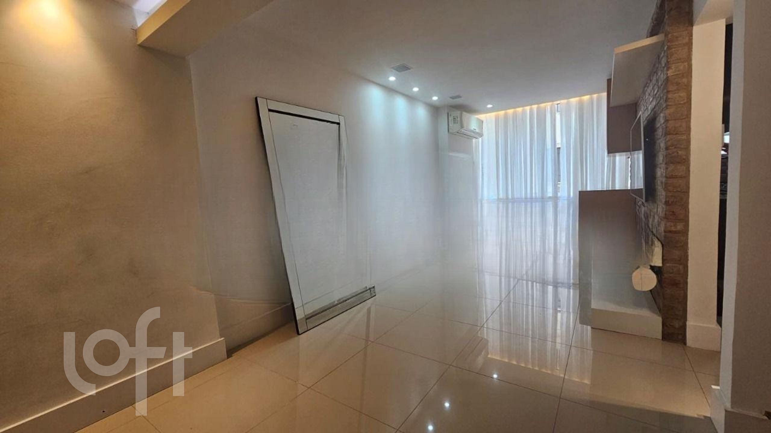 Apartamento à venda com 2 quartos, 61m² - Foto 1