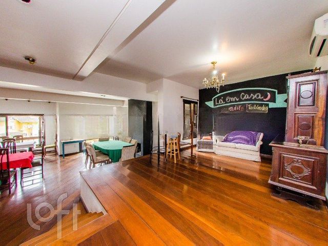 Casa com 415m², 3 dormitórios, 1 suíte, 6 vagas, Chácara das Pedras em Porto Alegre