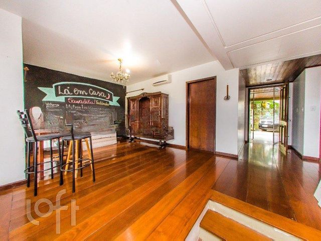 Casa com 415m², 3 dormitórios, 1 suíte, 6 vagas, Chácara das Pedras em Porto Alegre