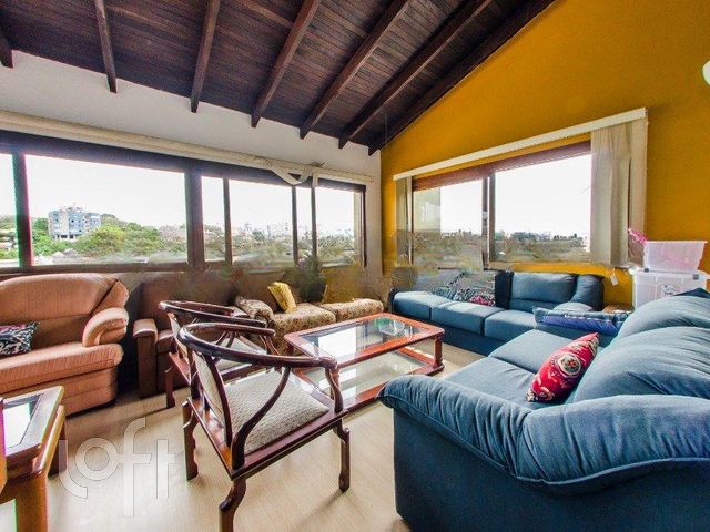 Casa com 415m², 3 dormitórios, 1 suíte, 6 vagas, Chácara das Pedras em Porto Alegre