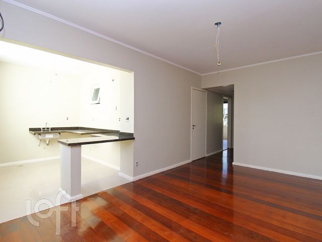 Apartamento com 72m², 2 dormitórios, 1 suíte, 1 vaga, Petrópolis em Porto Alegre