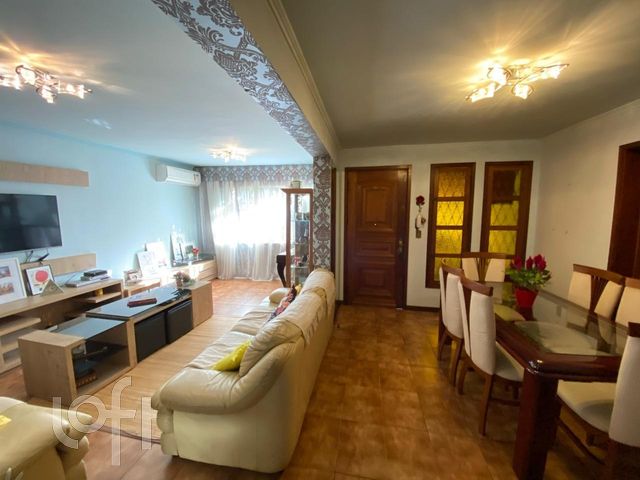 Casa com 263m², 3 dormitórios, 1 suíte, 3 vagas, Higienópolis em Porto Alegre