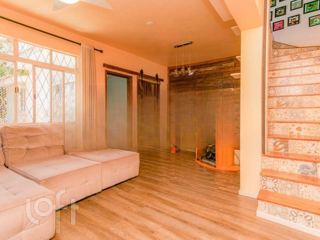 Casa com 213m², 3 dormitórios, 2 suítes, 1 vaga, Chácara das Pedras em Porto Alegre