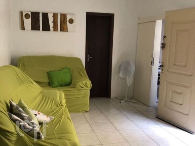 Casa com 300m², 6 dormitórios, 3 suítes, 2 vagas, São João em Porto Alegre