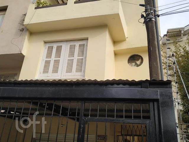 Casa com 300m², 6 dormitórios, 3 suítes, 2 vagas, São João em Porto Alegre