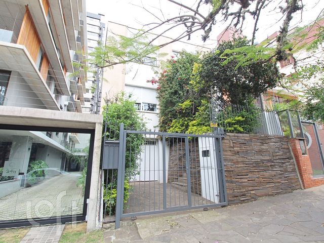 Casa com 289m², 4 dormitórios, 1 suíte, 3 vagas, Petrópolis em Porto Alegre