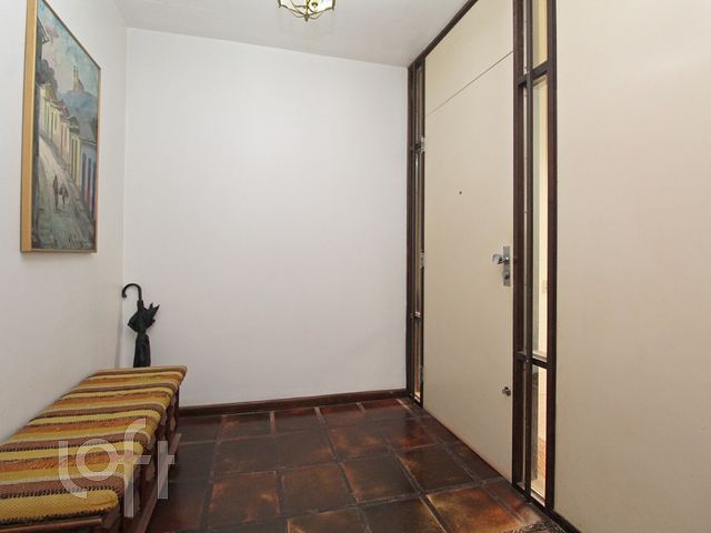 Casa com 289m², 4 dormitórios, 1 suíte, 3 vagas, Petrópolis em Porto Alegre