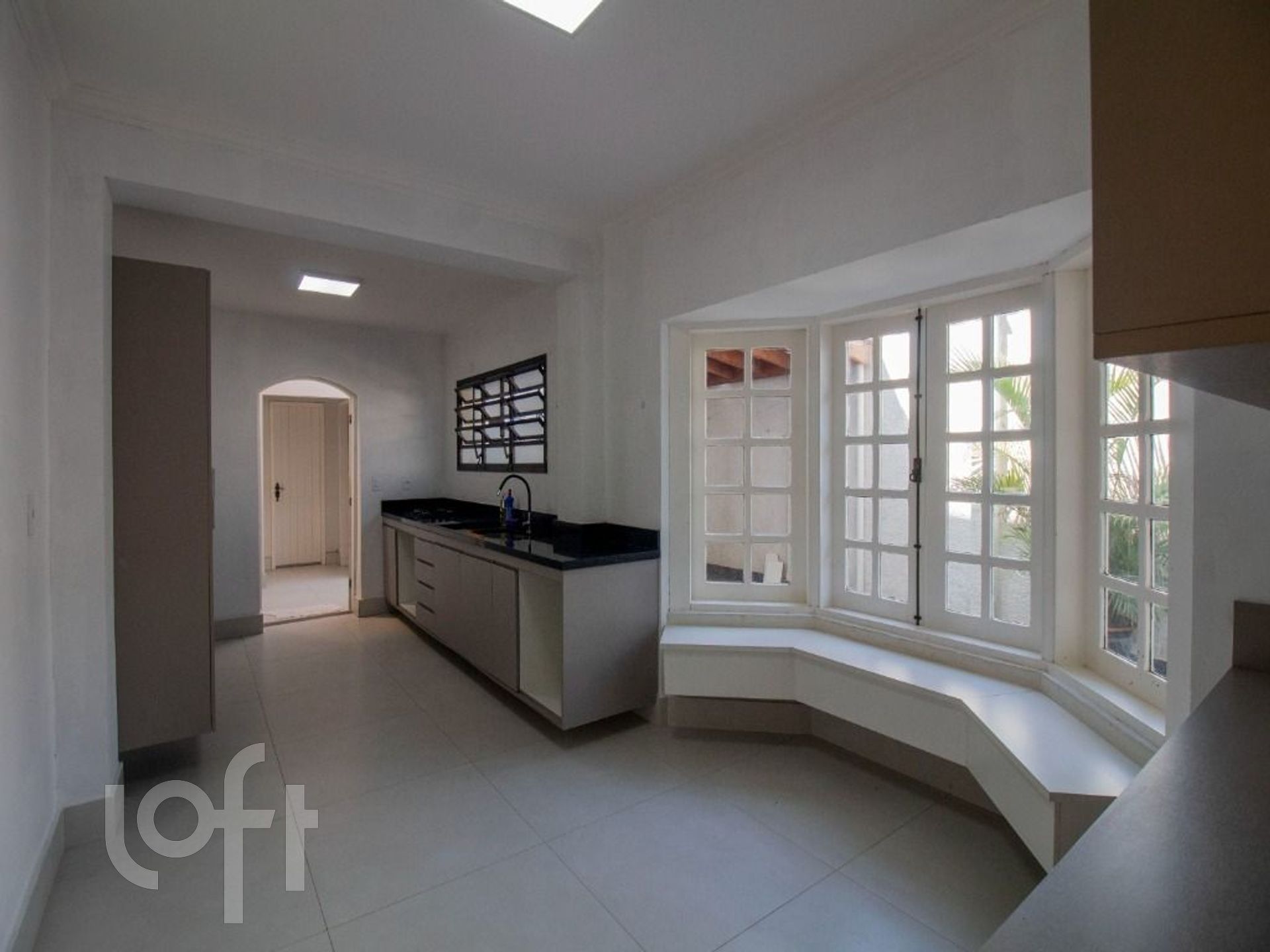 Casa à venda com 4 quartos, 200m² - Foto 2