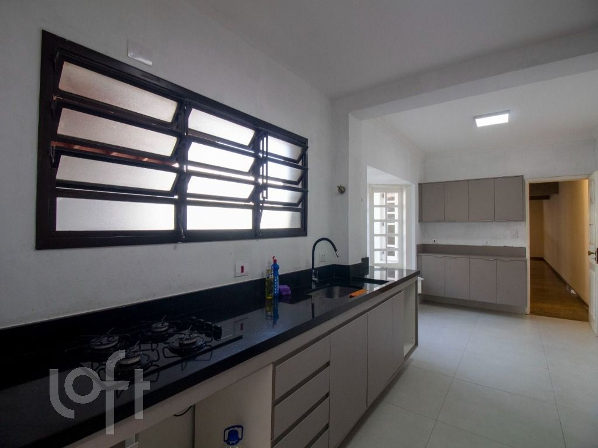 Casa à venda com 4 quartos, 200m² - Foto 4