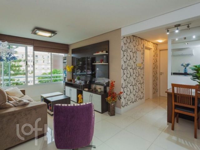 Apartamento com 67m², 2 dormitórios, 1 suíte, 2 vagas, Petrópolis em Porto Alegre