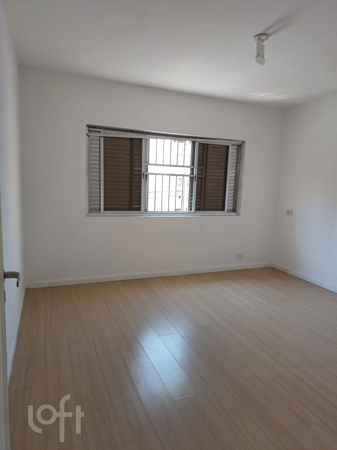 Casa à venda com 4 quartos, 196m² - Foto 1