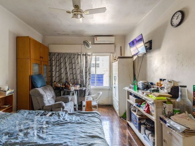 Casa com 300m², 3 dormitórios, 1 suíte, 5 vagas, Petrópolis em Porto Alegre