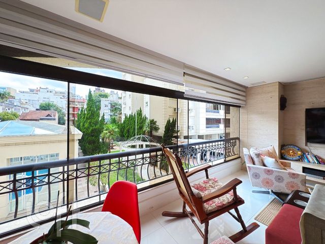 Apartamento com 111m², 3 dormitórios, 1 suíte, 2 vagas, Higienópolis em Porto Alegre