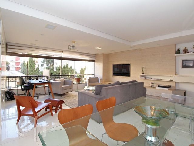 Apartamento com 111m², 3 dormitórios, 1 suíte, 2 vagas, Higienópolis em Porto Alegre