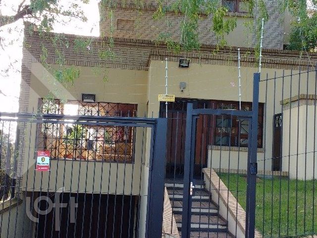 Casa em Condomínio com 360m², 4 dormitórios, 1 suíte, 3 vagas, Menino Deus em Porto Alegre