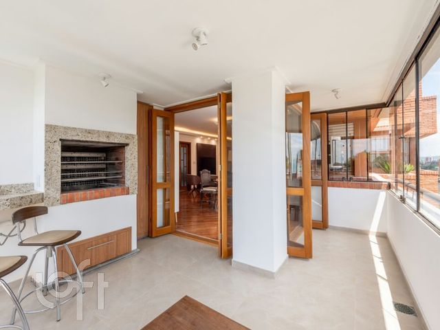 Apartamento com 145m², 3 dormitórios, 1 suíte, 1 vaga, Bela Vista em Porto Alegre