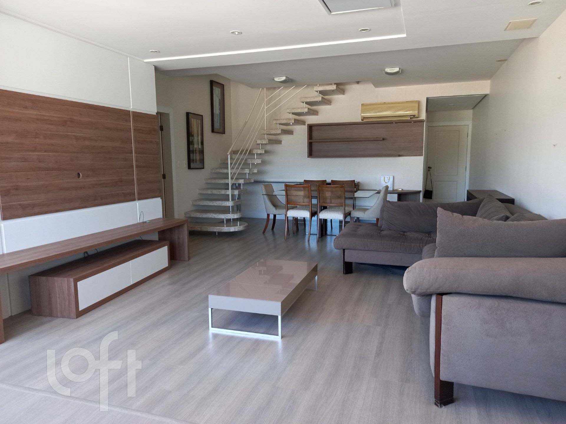 Apartamentos com 248m², 3 quartos, 2 suítes, 3 garagens, no bairro Trindade em Florianópolis