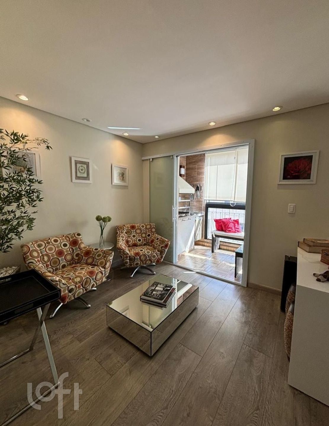 Apartamento à venda com 2 quartos, 72m² - Foto 1