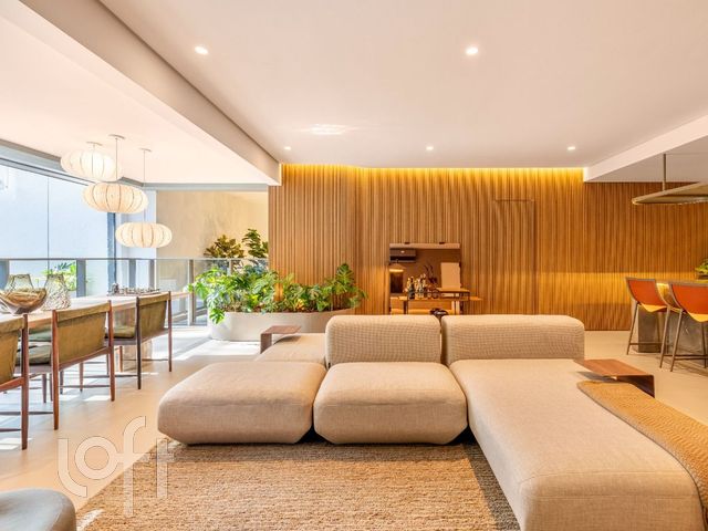 Apartamento com 145m², 3 dormitórios, 3 suítes, 2 vagas, Petrópolis em Porto Alegre