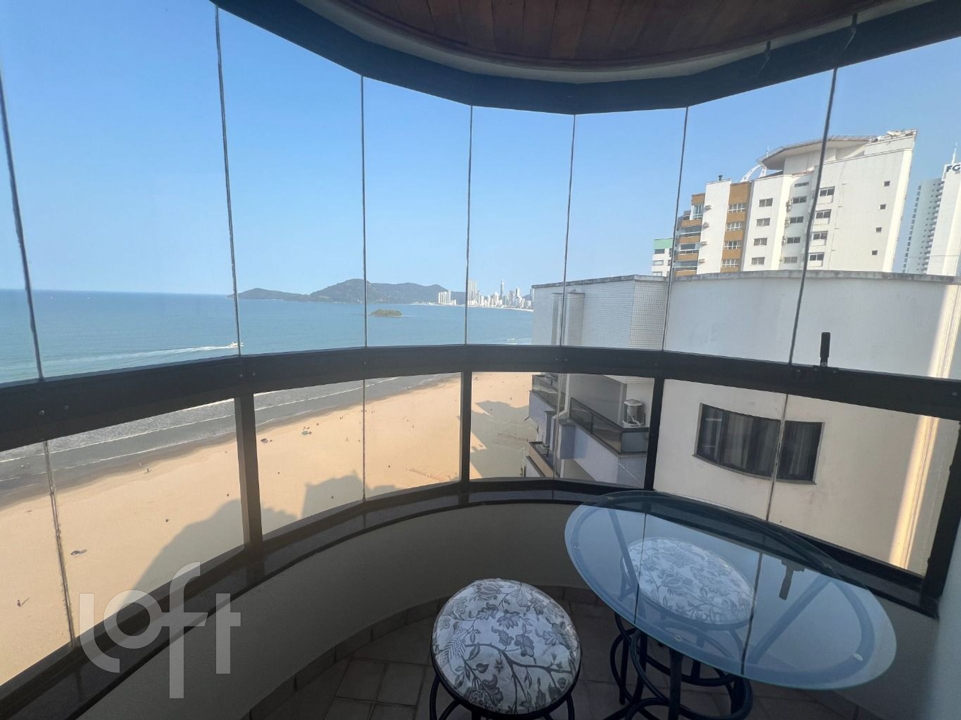 Apartamentos com 221m², 4 quartos, 2 suítes, 2 garagens, no bairro Centro em Balneário Camboriú