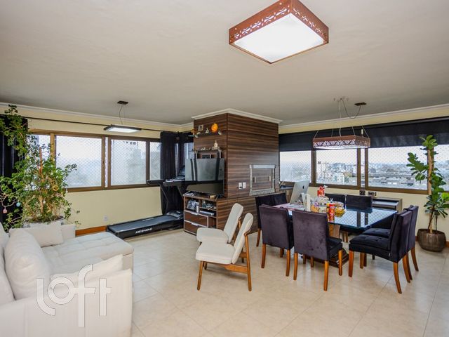 Apartamento com 124m², 3 dormitórios, 1 suíte, 2 vagas, Petrópolis em Porto Alegre