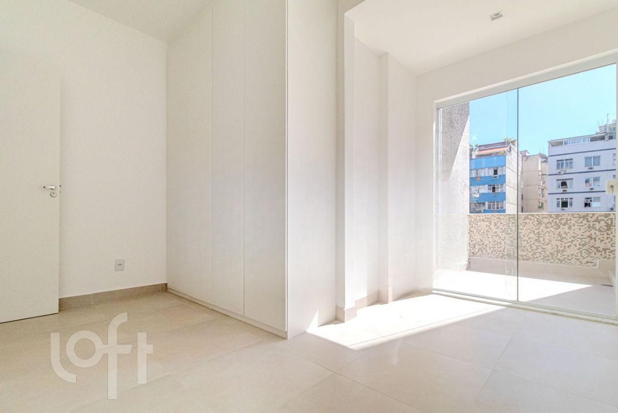 Apartamento à venda com 3 quartos, 135m² - Foto 1