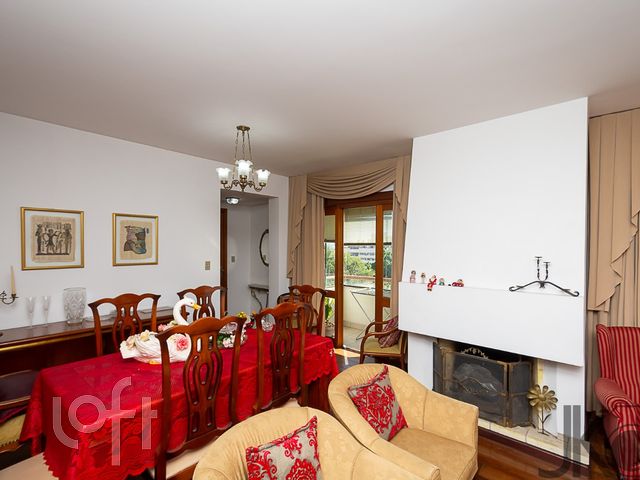 Apartamento com 136m², 3 dormitórios, 1 suíte, 1 vaga, Rio Branco em Porto Alegre