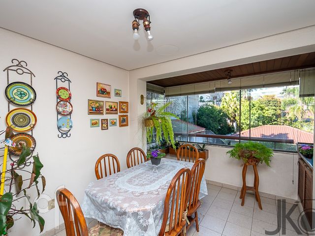 Apartamento com 136m², 3 dormitórios, 1 suíte, 1 vaga, Rio Branco em Porto Alegre