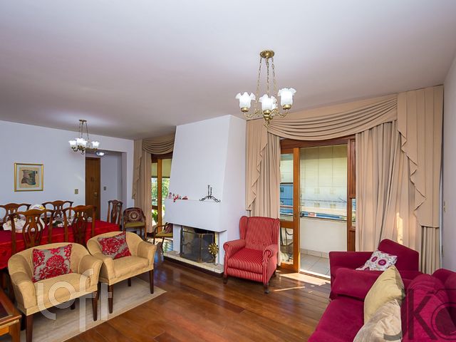 Apartamento com 136m², 3 dormitórios, 1 suíte, 1 vaga, Rio Branco em Porto Alegre