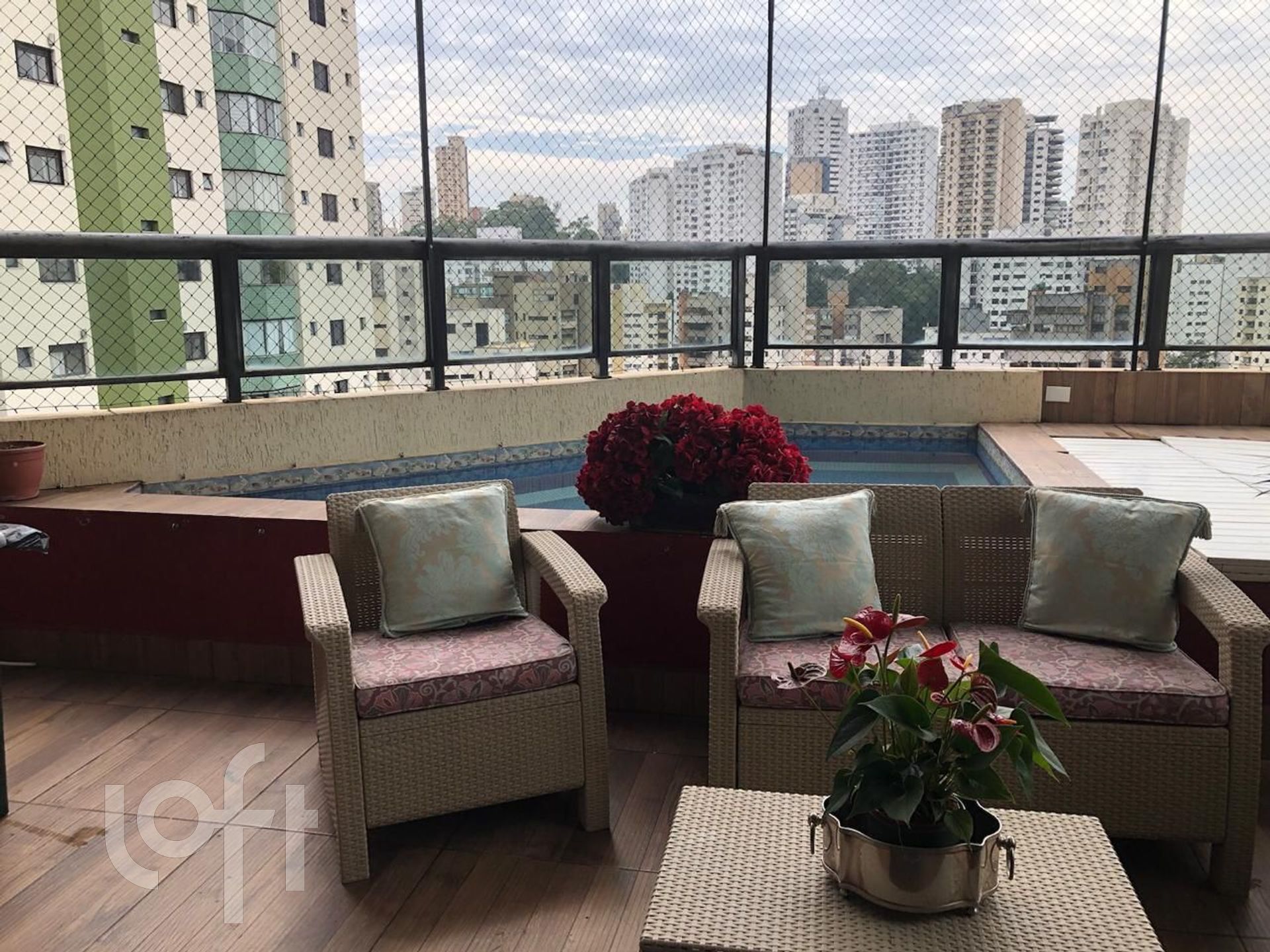 Apartamento à venda com 3 quartos, 240m² - Foto 1