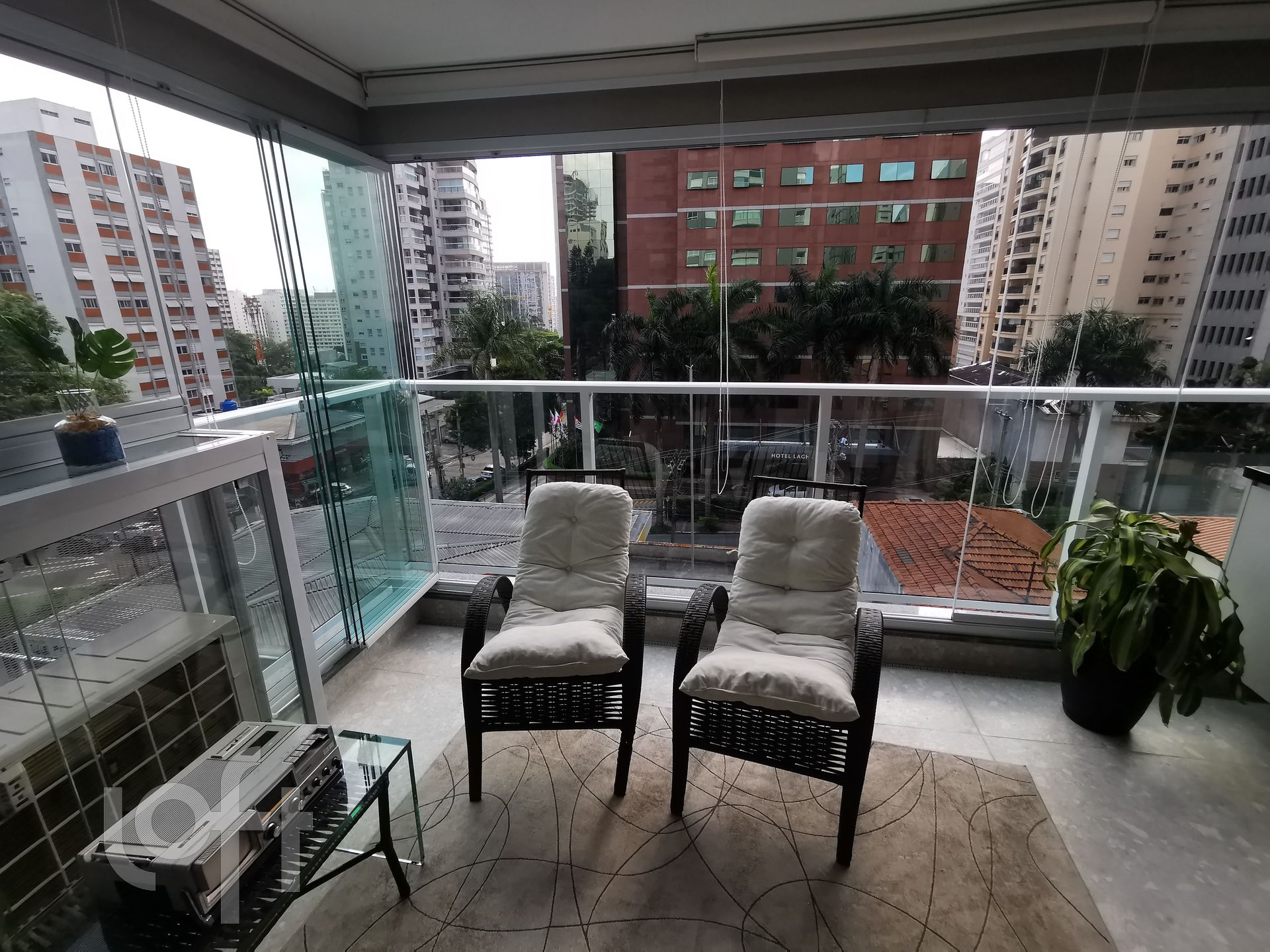 Apartamento à venda com 2 quartos, 64m² - Foto 3