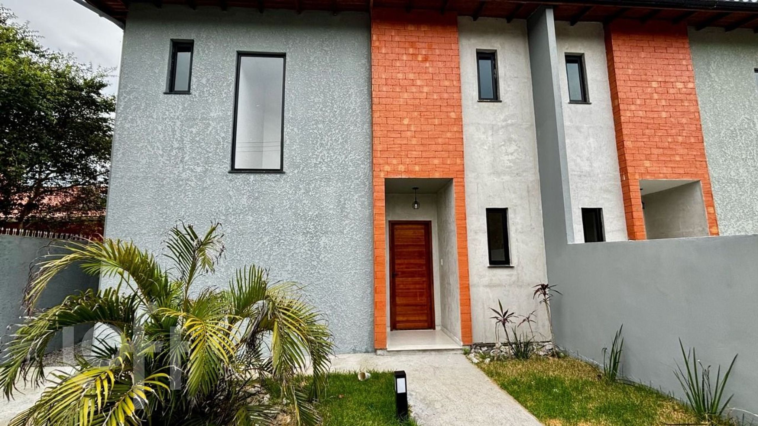 Casa Residencial com 180m², 2 quartos, 1 suíte, no bairro São João do Rio Vermelho em Florianópolis