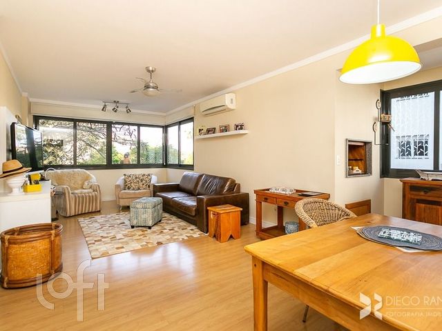 Apartamento com 101m², 3 dormitórios, 1 suíte, 2 vagas, São João em Porto Alegre