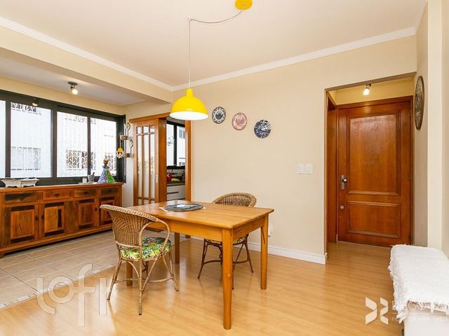 Apartamento com 101m², 3 dormitórios, 1 suíte, 2 vagas, São João em Porto Alegre