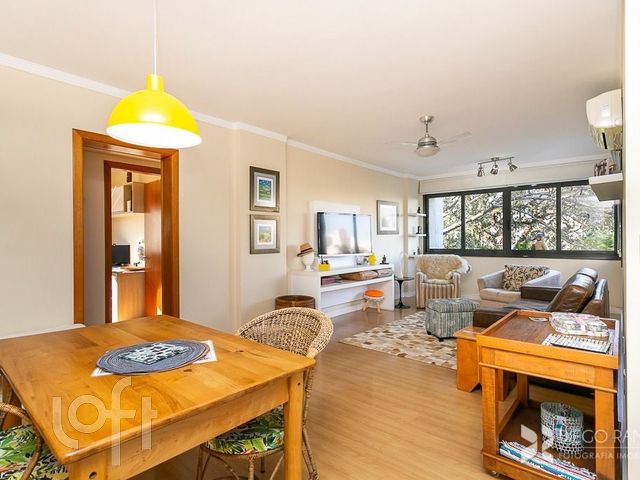 Apartamento com 101m², 3 dormitórios, 1 suíte, 2 vagas, São João em Porto Alegre